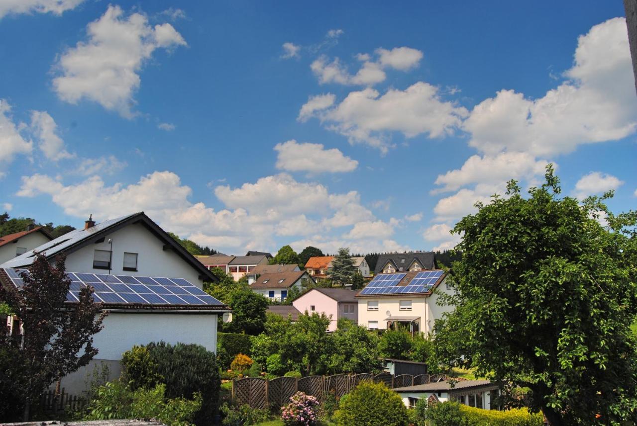 Stilvolles Eifelhaus Am Nuerburgring Mit Eigenem Garten Boos Bagian luar foto